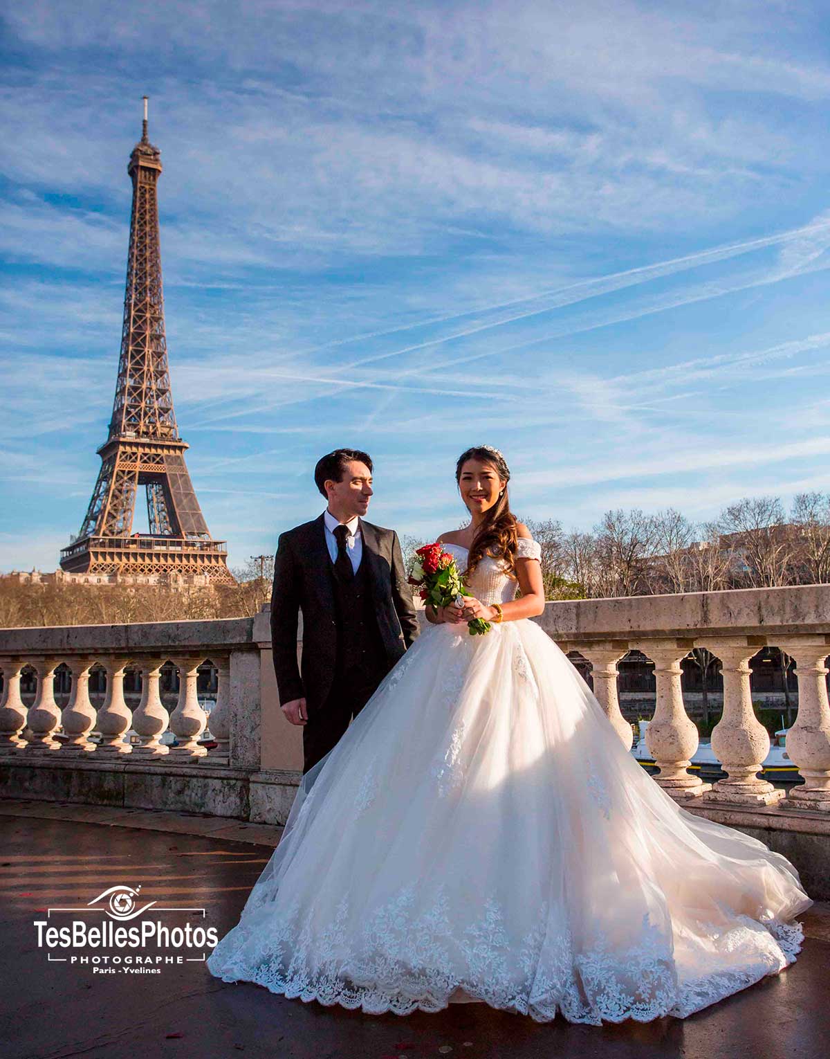 巴黎埃菲尔铁塔婚纱照